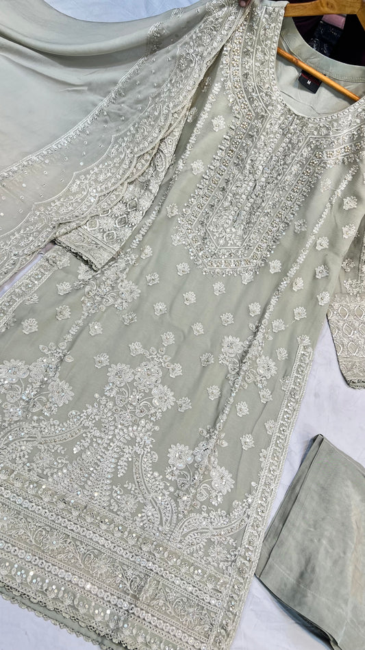 ✨ Luxury Ivory Embroidered Chiffon 3-Piece Suit ✨