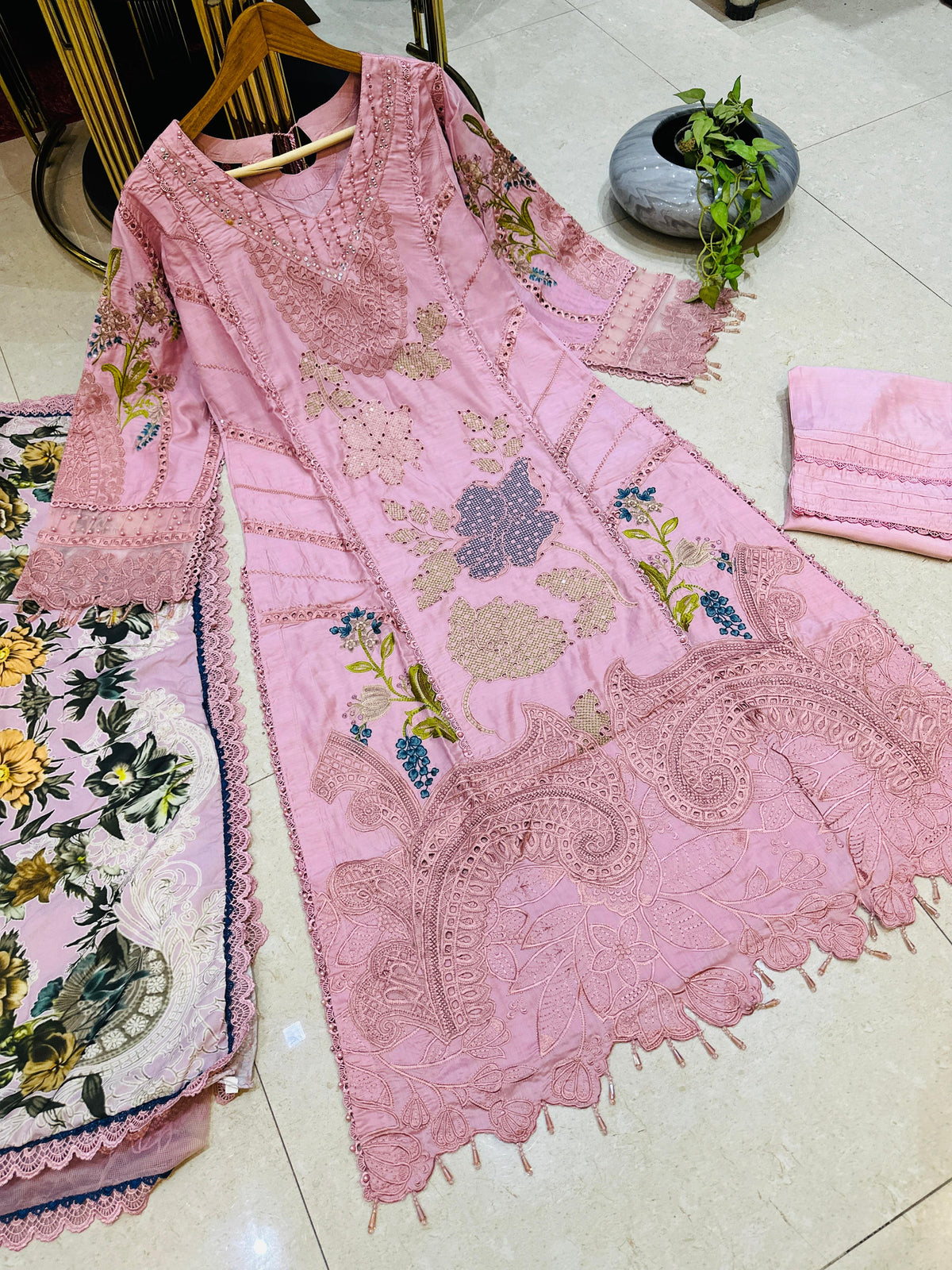 SG1478 Chikan kari Viscose Pink