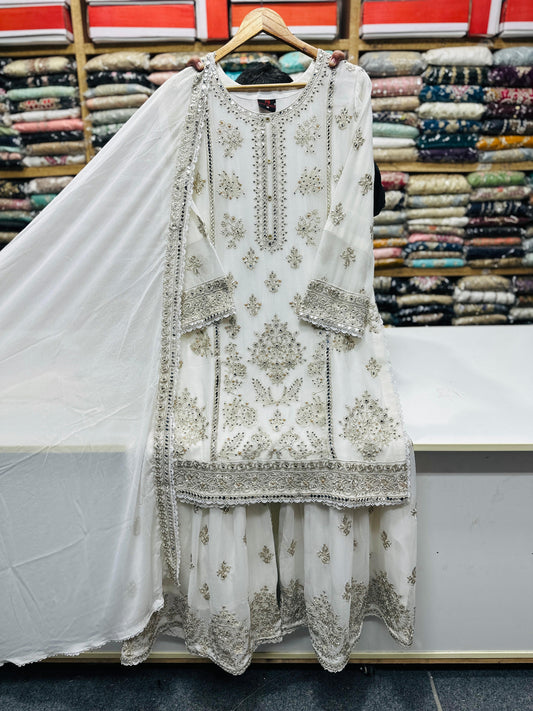 PB8952 White