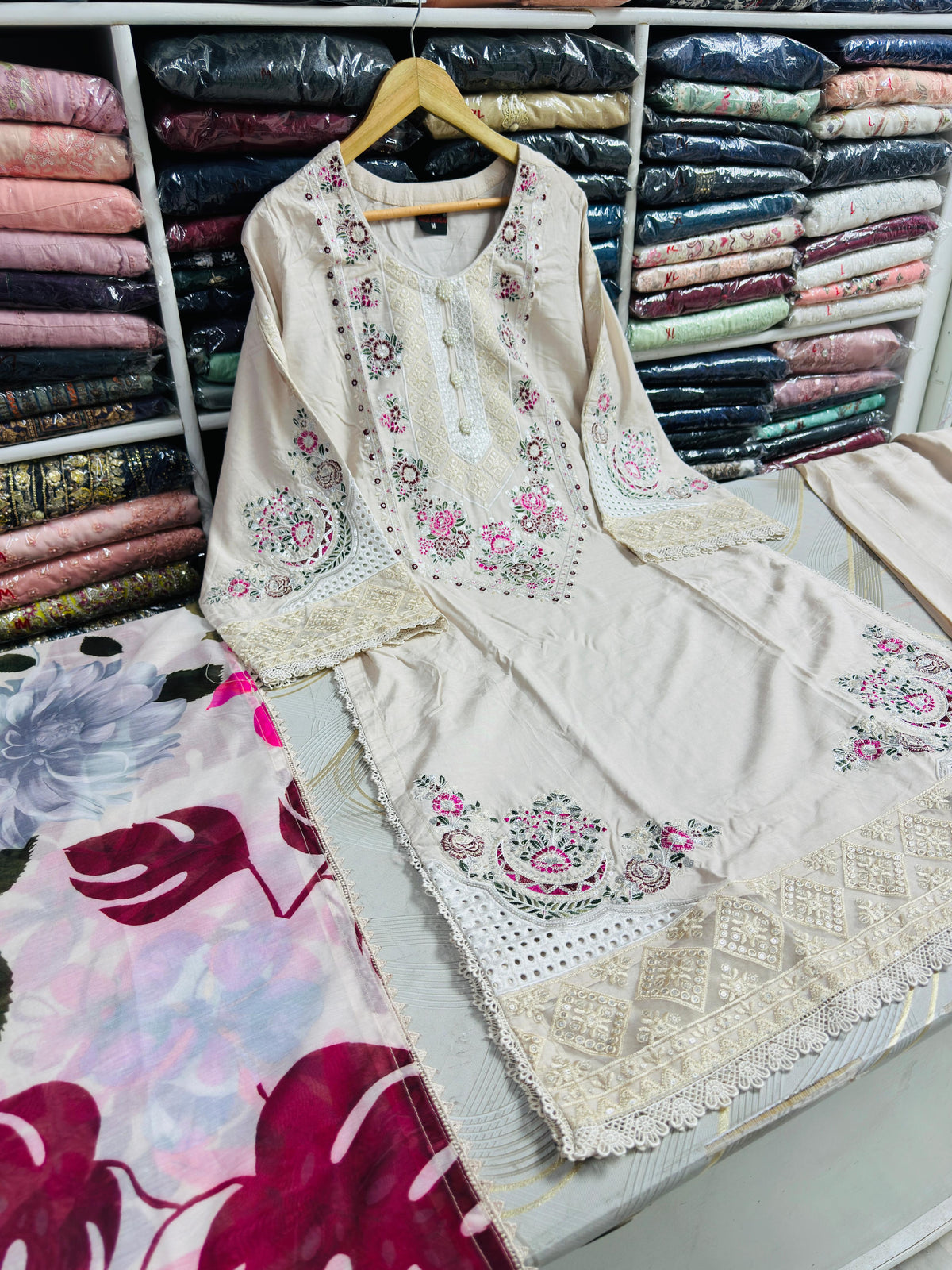 SG2637 Viscose Off white