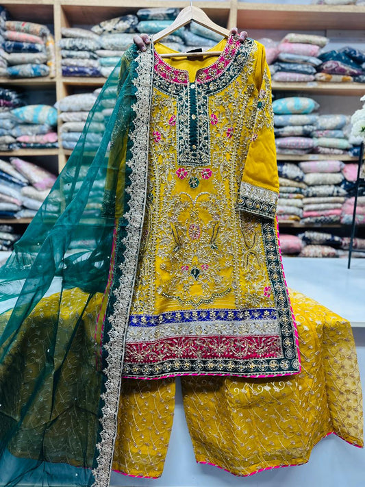 Mehndi Outfit – Organza Hand-Made Work with Tassel Embellishment ✨