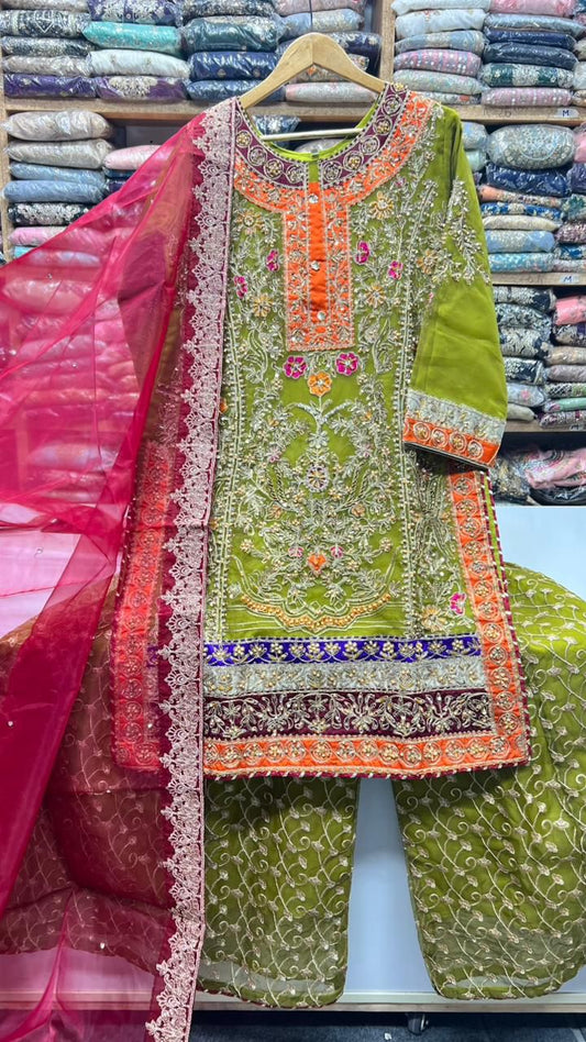 Mehndi Outfit – Organza Hand-Made Work with Tassel Embellishment ✨