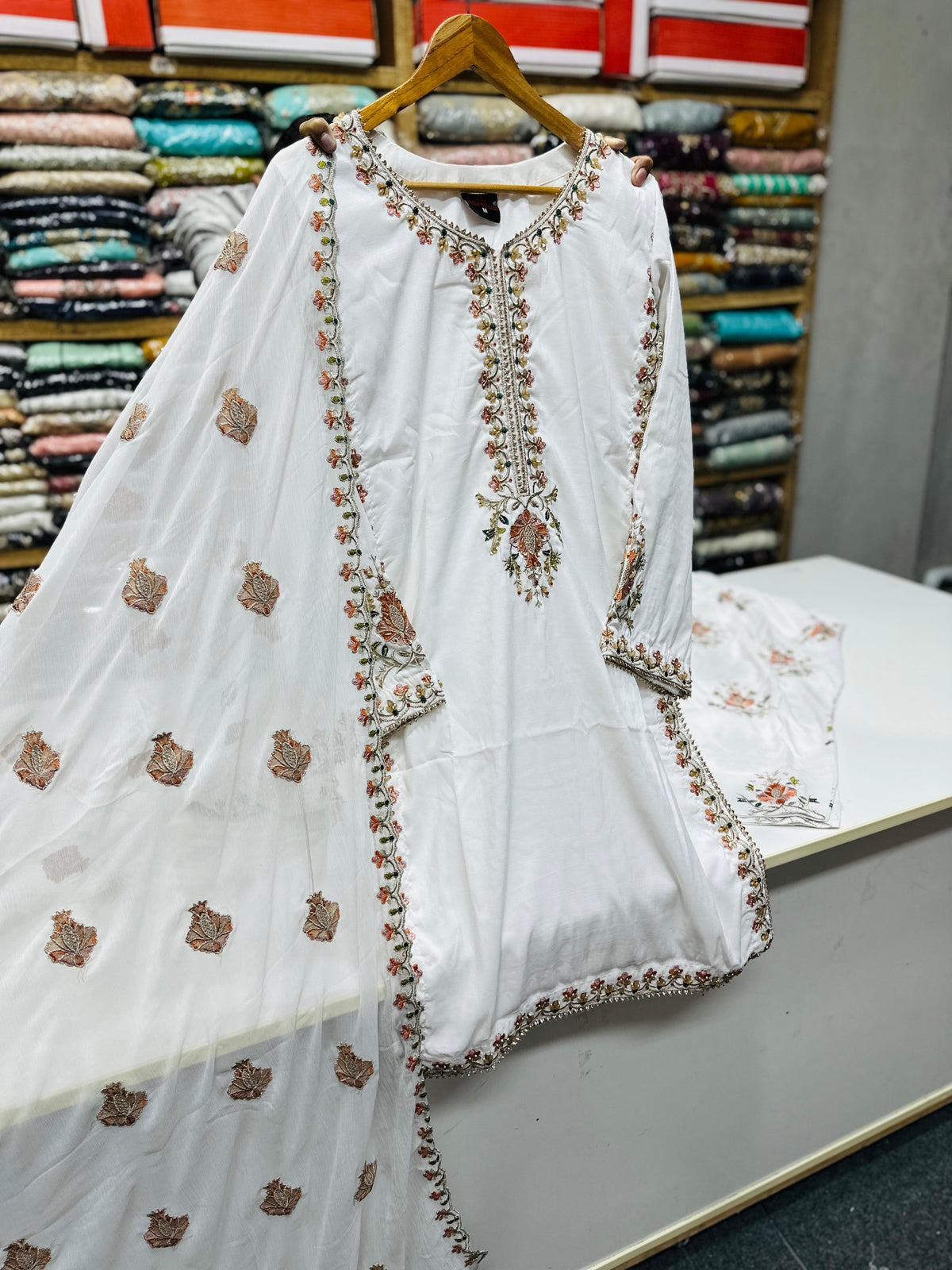 PB8593 White