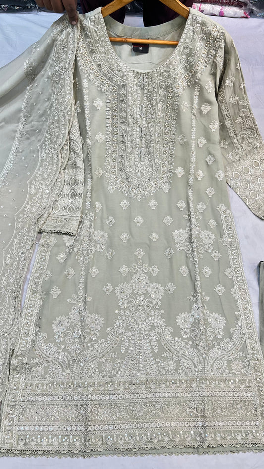 ✨ Luxury Ivory Embroidered Chiffon 3-Piece Suit ✨