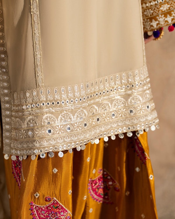Karma Saj Dhaj 526 Beige & Mustard