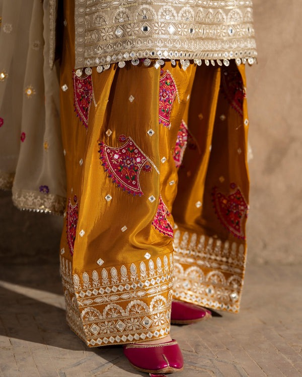 Karma Saj Dhaj 526 Beige & Mustard