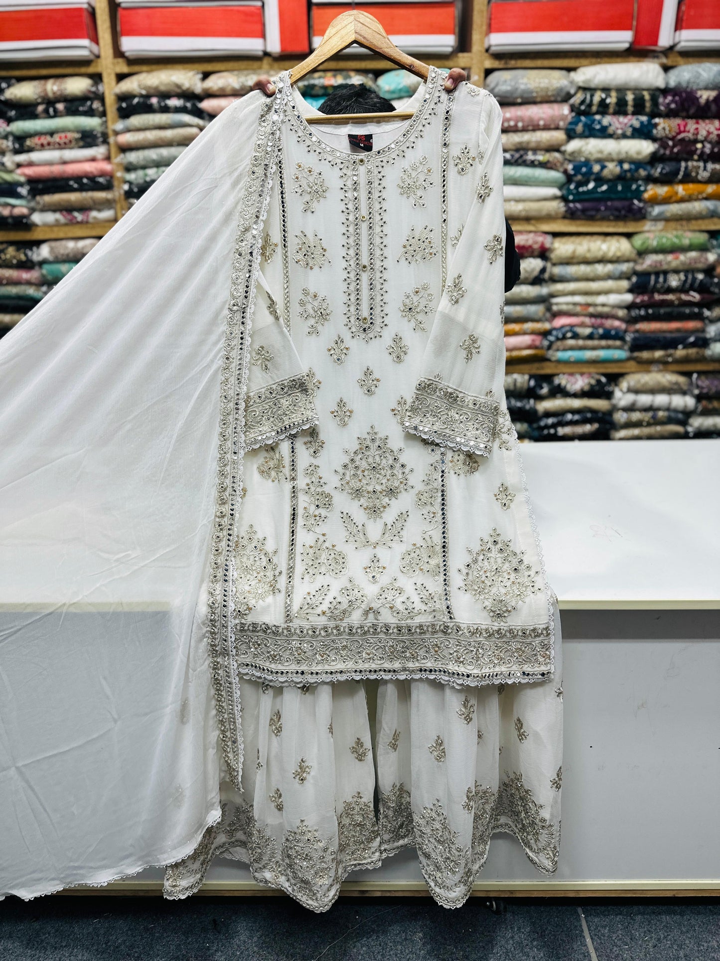 PB8952 White