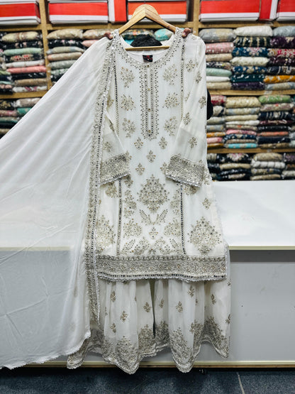 PB8952 White
