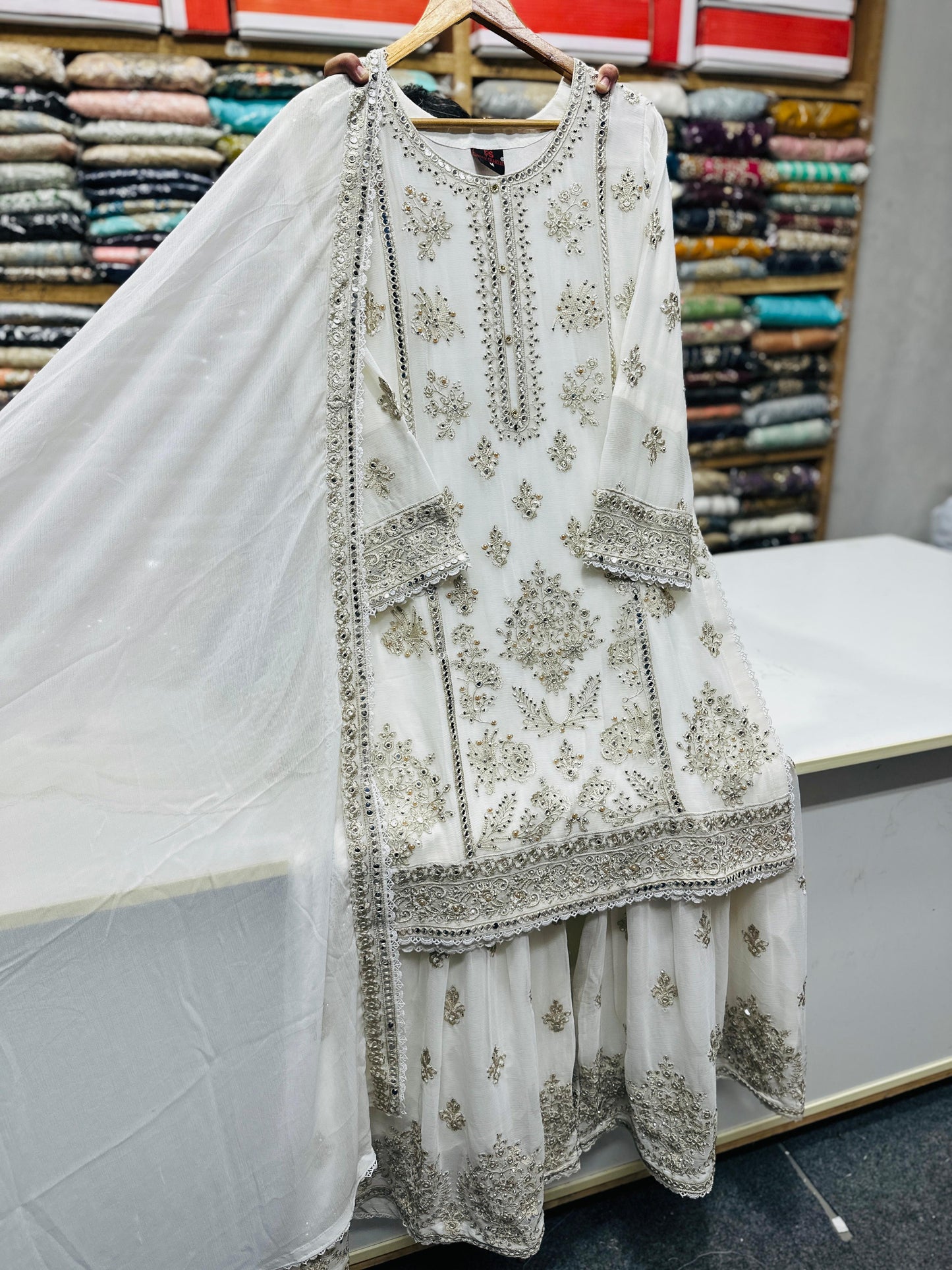 PB8952 White