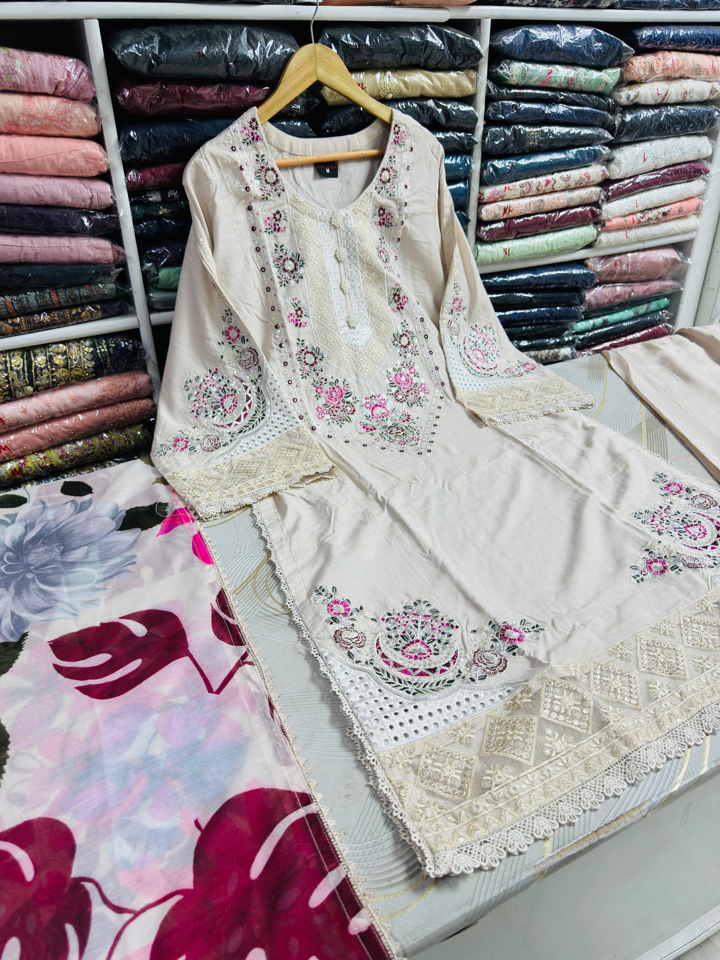 SG2637 Viscose Off white