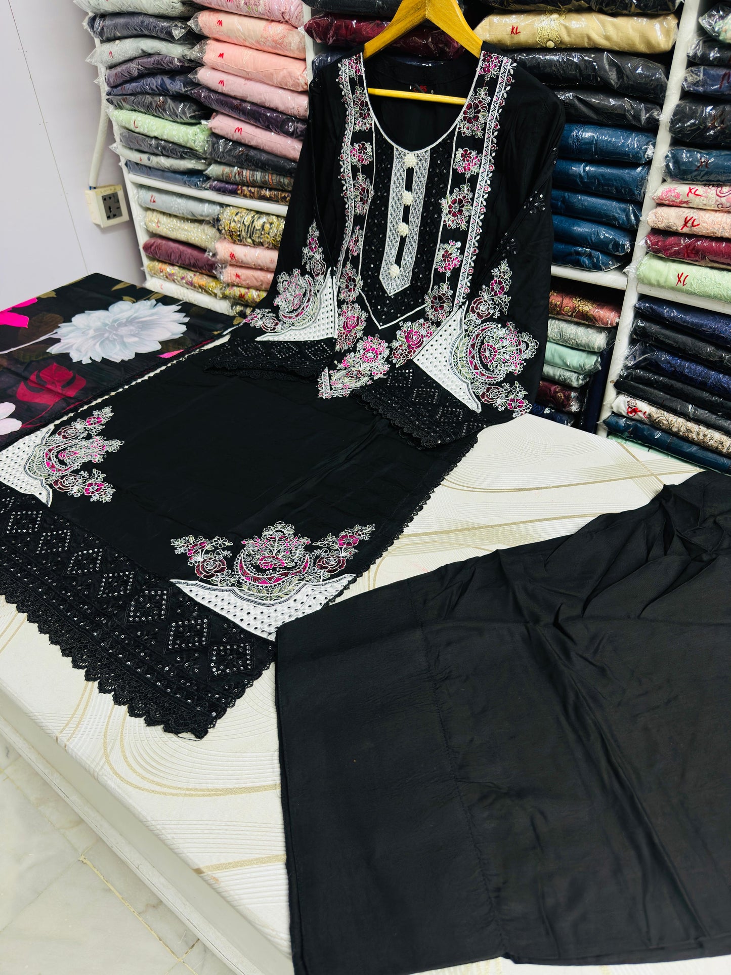 SG2637 Viscose Black