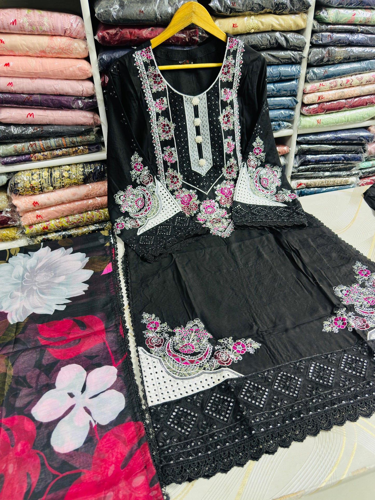 SG2637 Viscose Black
