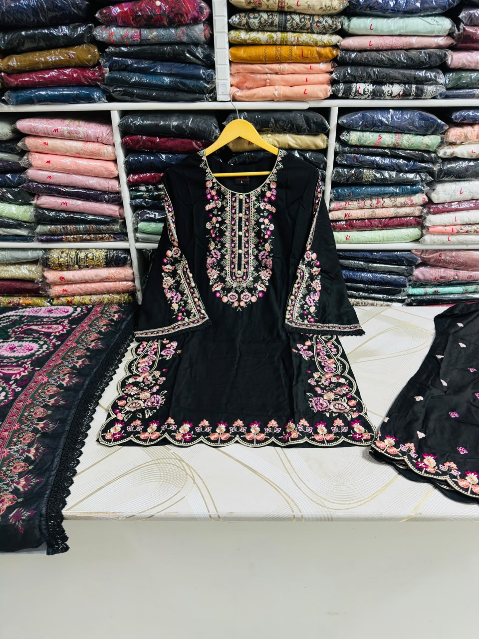 PB6482 Black