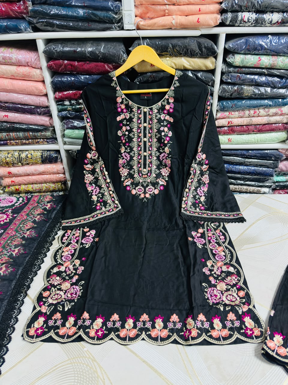 PB6482 Black