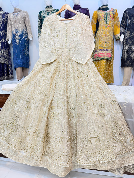 PB6723 Off White