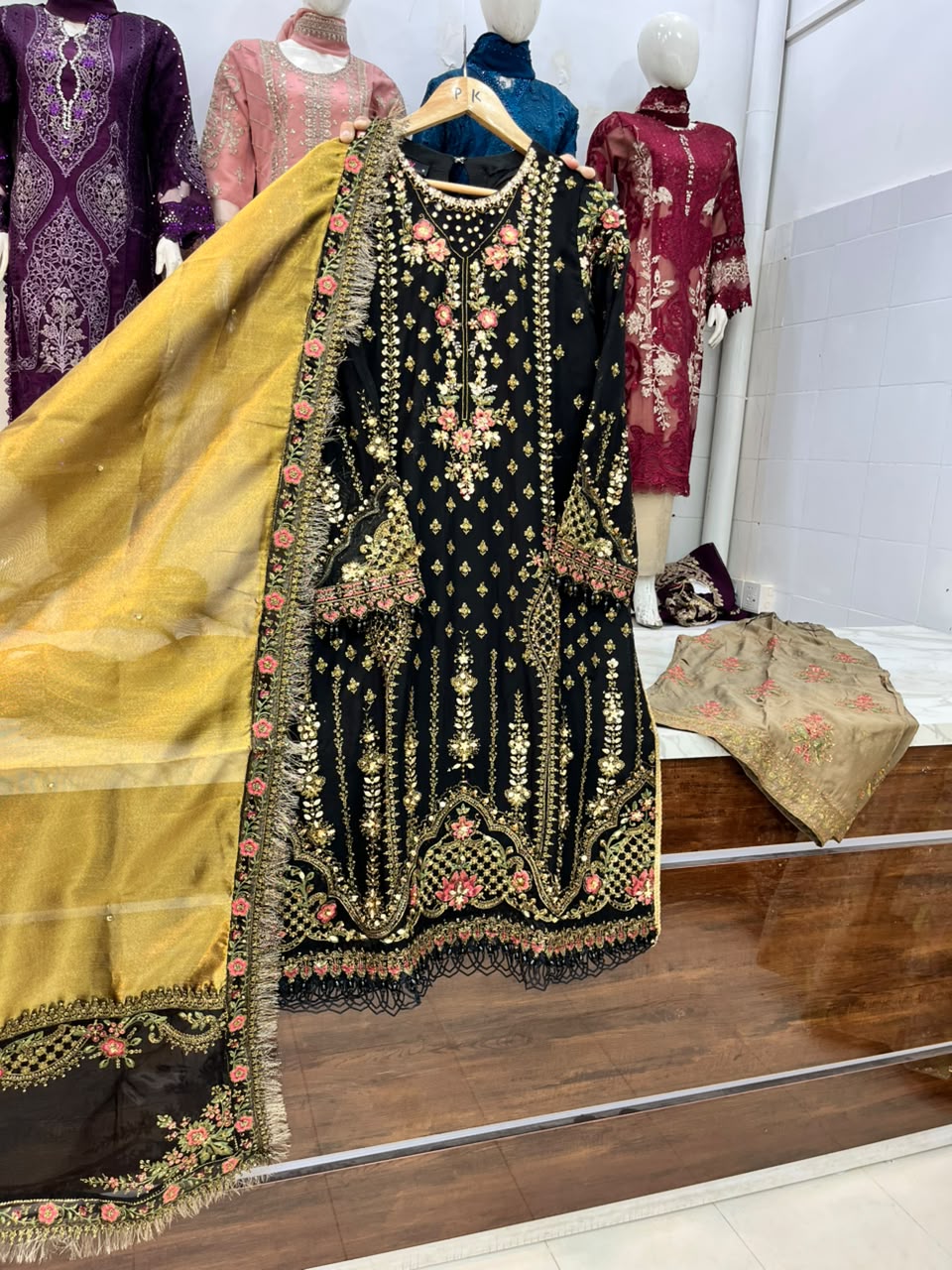 PB284 Black