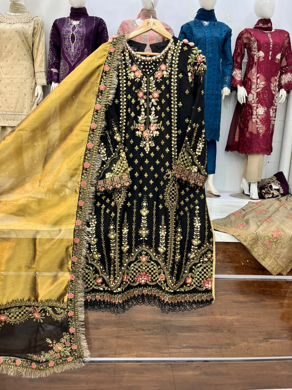 PB284 Black