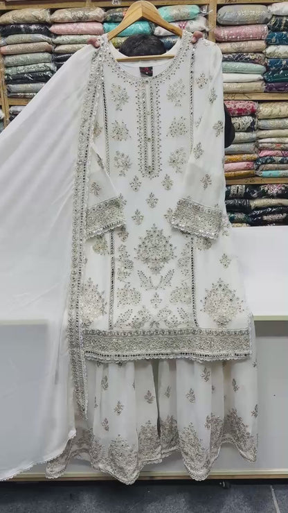 PB8952 White